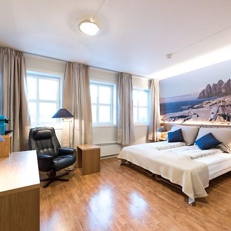 Senja Hotell Finnsnes Exterior photo