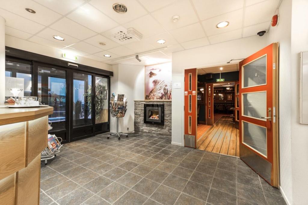 Senja Hotell Finnsnes Exterior photo